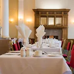 Crown & Mitre Hotel