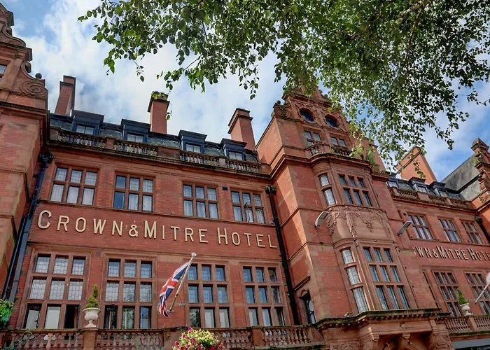 Crown & Mitre Hotel