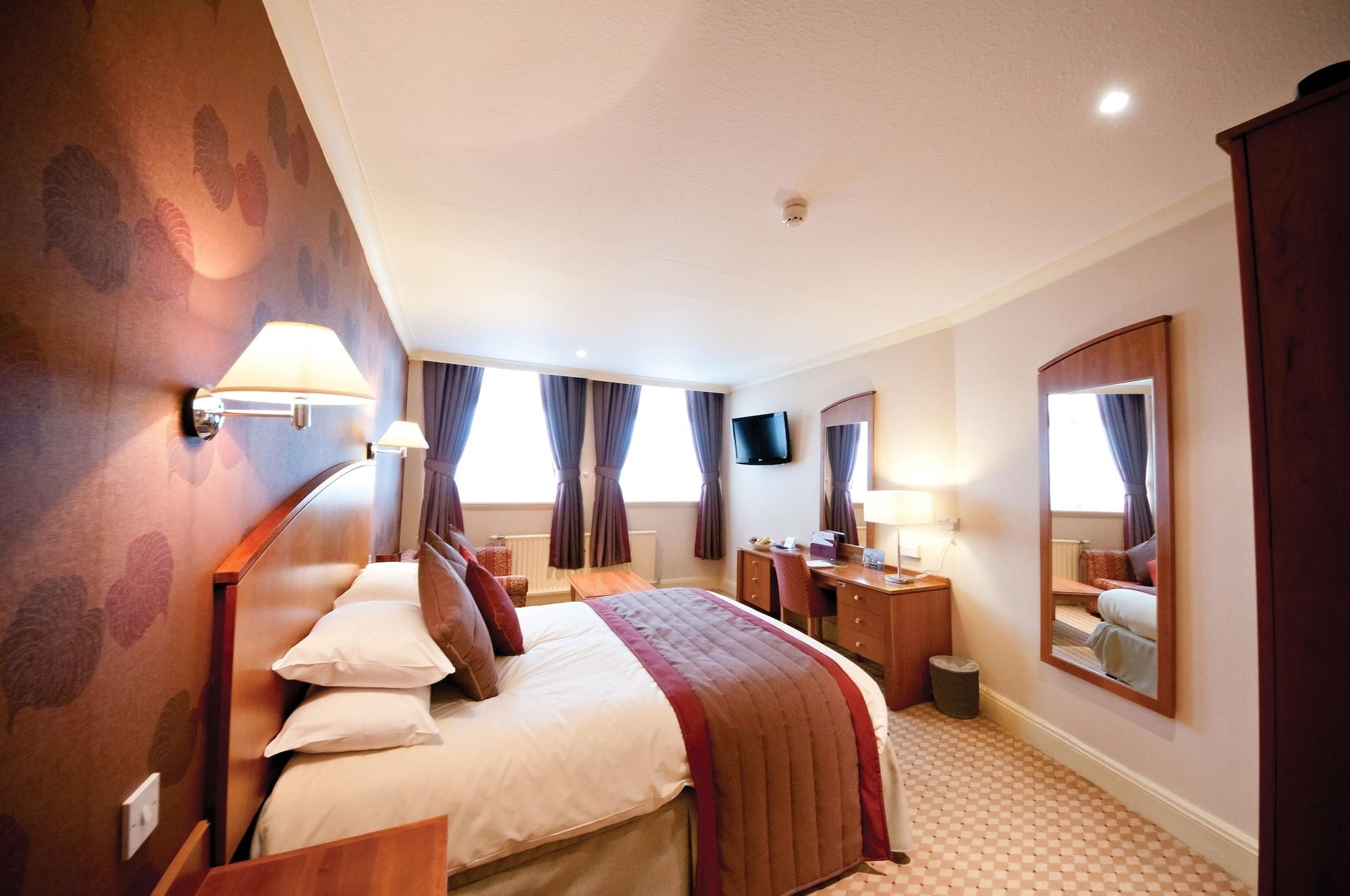 Hotel Crown & Mitre 3*
