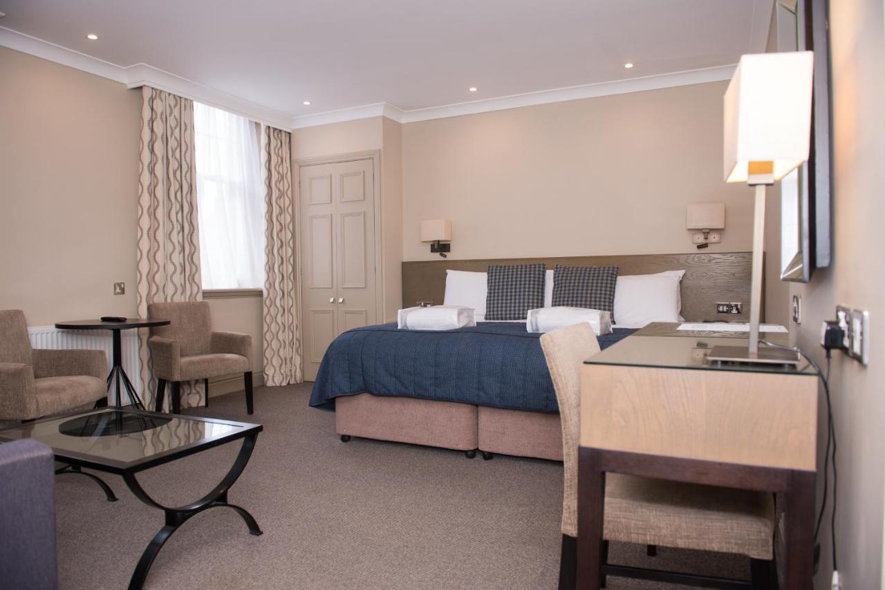 Hotel Crown & Mitre