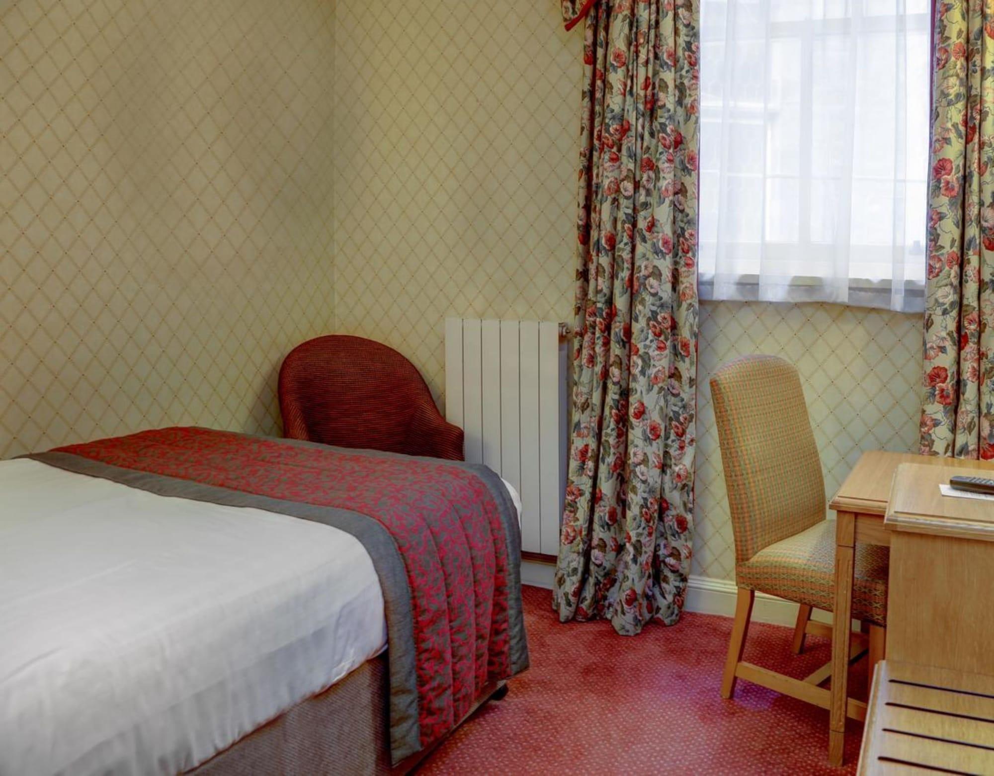 Hotel Crown & Mitre 3*